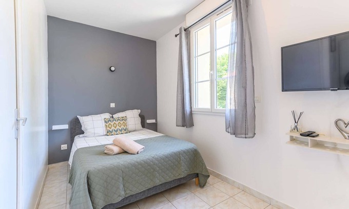 Tremblay-les-Gonesse Apartment | Come and discover the cocoon of l'impasse in Tremblay en France with our Deluxe studio!