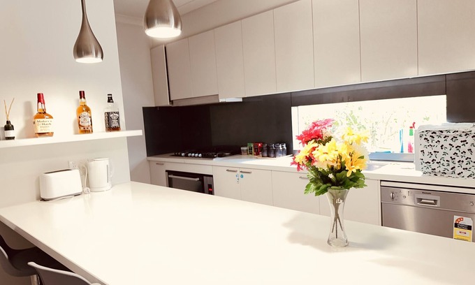 Tarneit House | Come and fall in love with this 3 bedroom riverdale beauty in Melbourne.