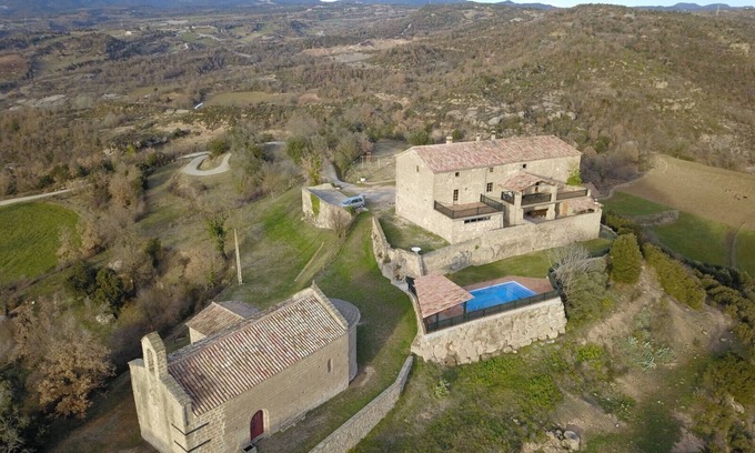 Sagas Cottage | Come and live a unique experience in the middle of nature in La Sala de Biure.
