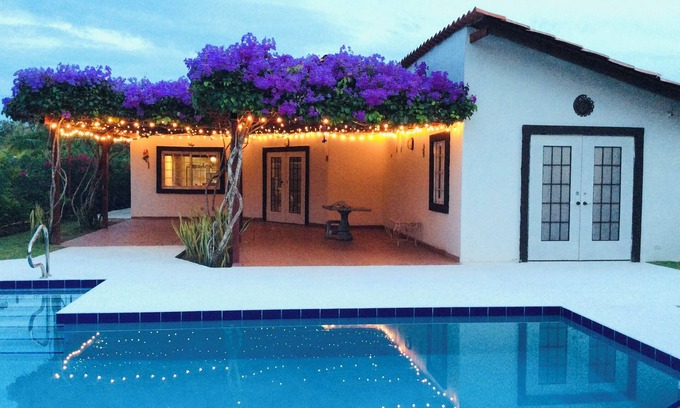 Santa Clara House | Come and Relax in this Quiet Space and Enjoying Sunsets by the Pool!