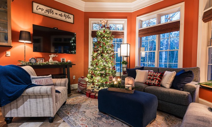 Berlin House | Come Celebrate the Holidays in Berlin, Maryland! Sleeps 12! + Linens & Towels!