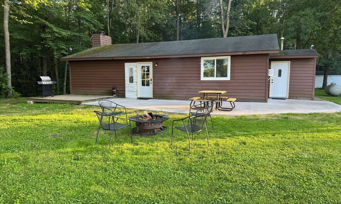 Amery Cabin | Come check out this Cozy 2-bedroom cabin in charming Amery!