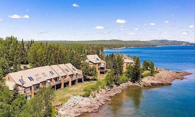 Two Harbors House | Come experience the panoramic majesty & serenity of Lake Superior!