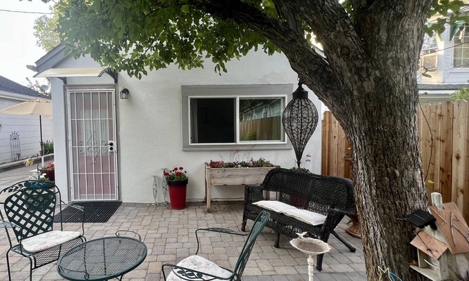 Carson City Cottage | Come experience this cozy cottage in the heart of it all!