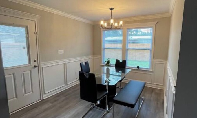 Crawfordville House | Come, feel home away from home.