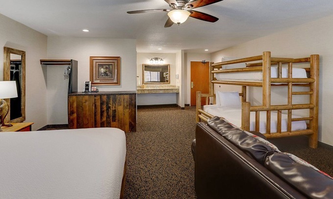 Peoria Hotel | Come for a Stay, Leave with Memories: Timeless Lodging just off I-74