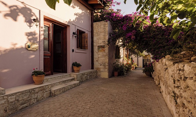 Stironas Cottage | Come for the peace, stay for the feeling - cozy cottage near wineries & nature