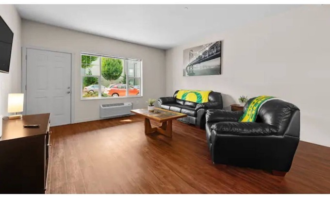 Western Apartment | Come relax in Hot Tub- 2 bd-2 bth apt escape