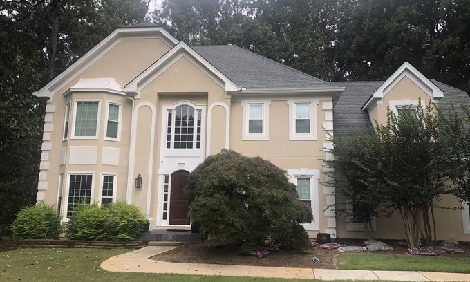 Snellville House | Come rest your head in this fully equipped 4 bedroom 4 bathroom home