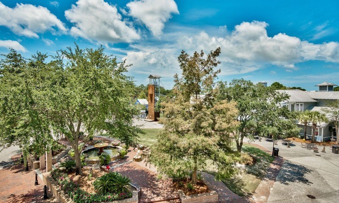 Baytowne Wharf Condo | Come See Baytowne Wharf The Heart of Sandestin! Restaurants,Shops,& Nightlife!