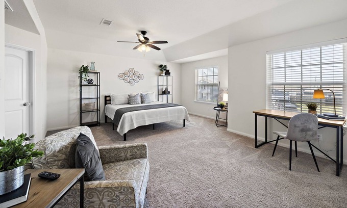 Baytown House | Come stay a while 3 bedroom WiFi Smart TV in every room Covered Patio Fire Pit Q