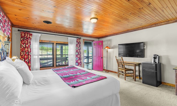 Eagle Bay Condo | Come stay at Great Pines for amazing views!