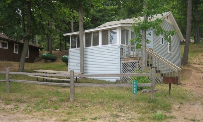 Mayfield Cottage | Come stay at our Little Blue cottage on Arbutus Lake - cozy & relaxing