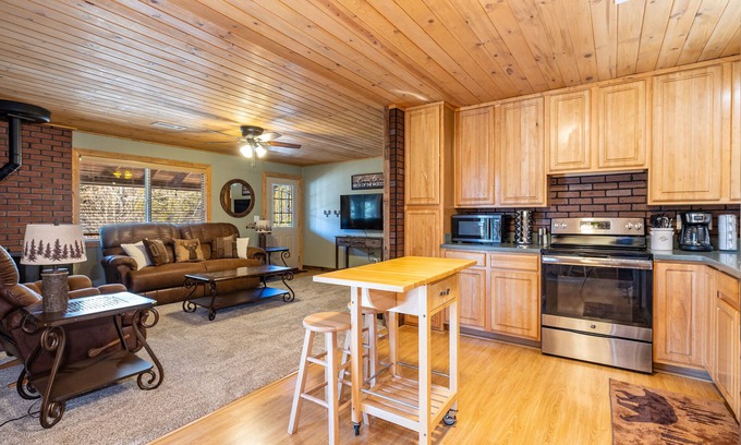 Munds Park Cabin | Come up North to our cozy cabin in Munds Park!