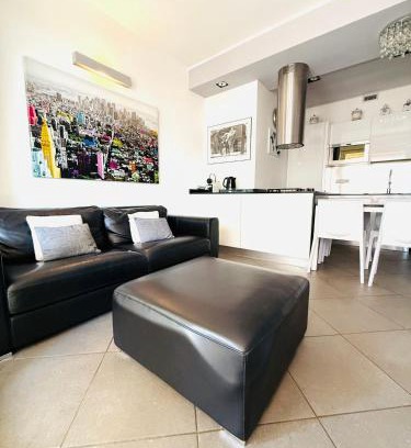 Centro Storico Apartment | ComeCasa De Amicis Urban Flat near Duomo