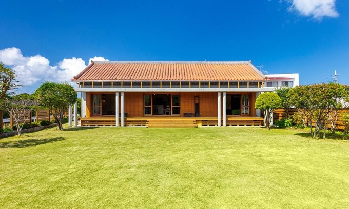 Kunigami House | Comes with a loft Our proud natural grass spreads throughout the approximately 500 garden Okuma R/Kunigami-gun Okinawa
