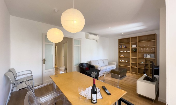 Sants Apartment | Comfy 4 bedroom apartment minutes from the city center