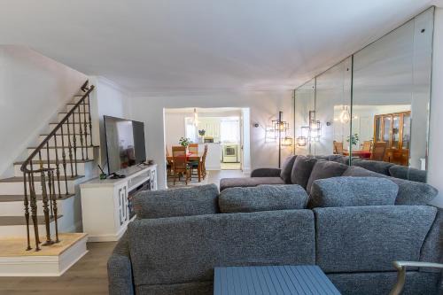 Sharon Hill House | ComfiNook Cozy Suburb Stay Philly Airport Parking