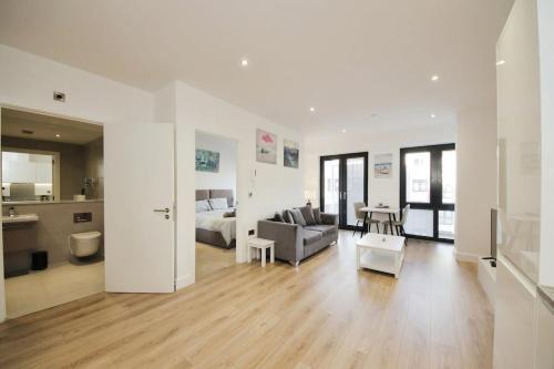 Barnt Green Apartment | Comfort 1 Bedroom apartment in central Solihull