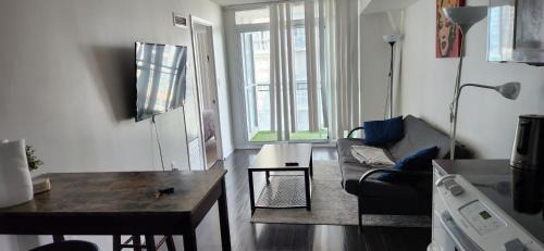 CityPlace Apartment | Comfort 1BR plus Den Designed Condo in Downtown Toronto