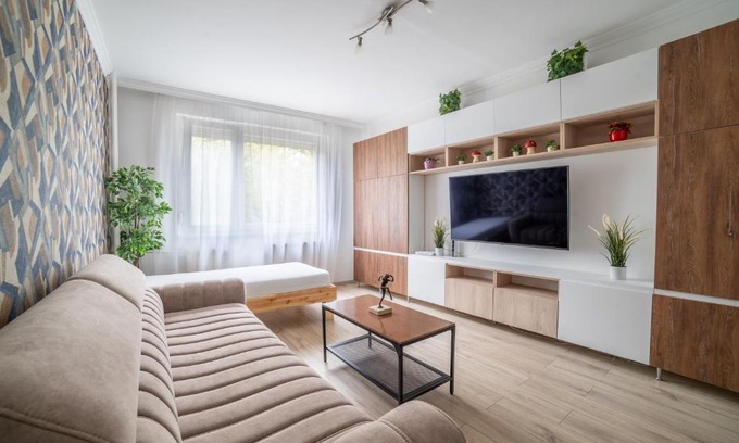 Hamor Apartment | Comfort 28 - 2-Room Stay Near Park, Netflix & Parking