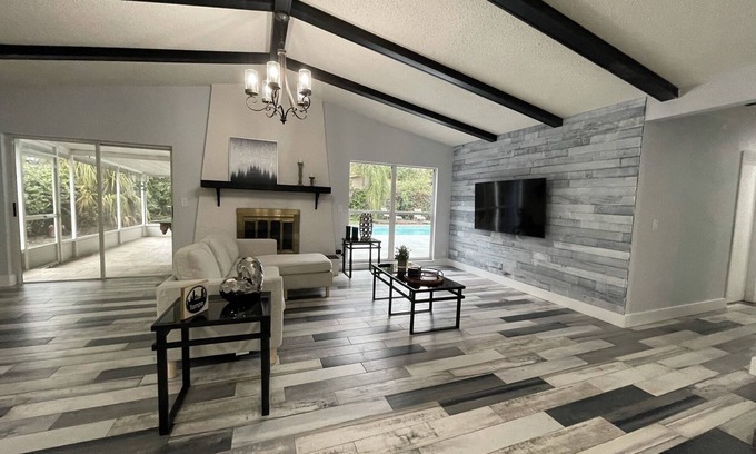 Town N County Park House | Comfort 3- bedroom residential home with pool