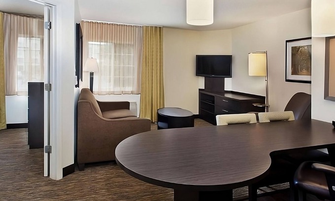 Somerset House | Comfort and Convenience! 2 Wonderful units w/Kitchen. Near Fort Worth Zoo