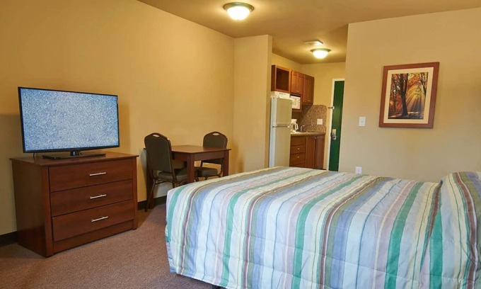 Pleasanton House | Comfort and Convenience Combined! With Free Parking & Equipped Kitchens!