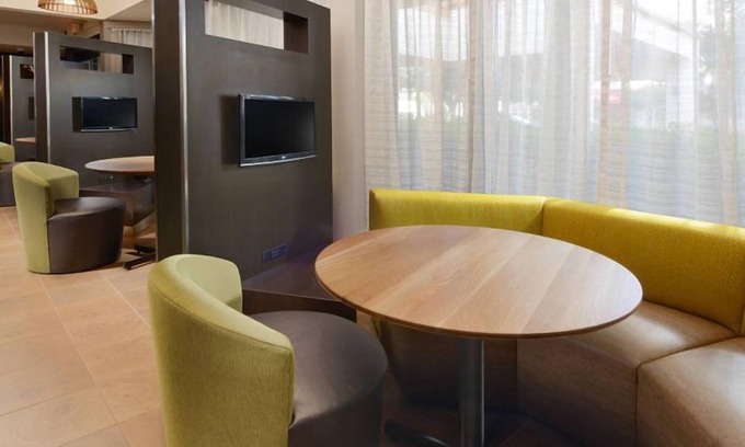 North Dallas Apartment | Comfort and Convenience! 1BR Suite with Balcony, Swimming Pool, Pets Allowed!