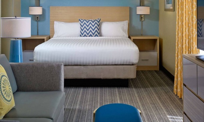 White Station House | Comfort and Convenience! Outdoor Pool, Parking, Pets Allowed, Near Memphis Zoo!