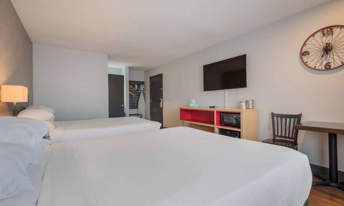 Ontario Hotel | Comfort and Convenience! Pet-friendly, Free Parking and Breakfast, Indoor Pool