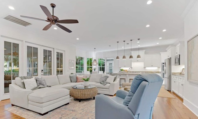 King City House | Comfort and Elegance at the Pier Village