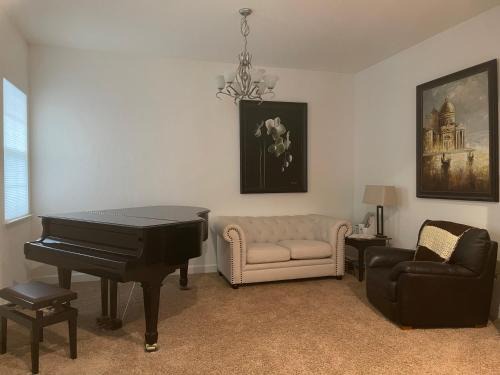 Vacaville House | Comfort and Style Full bed