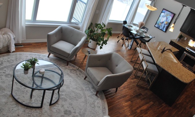 Sylvan Lake House | Comfort and style staying at an Executive House!