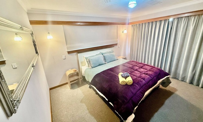 Invercargill City Centre House | Comfort at Stag Lodge Just Mins Walk to Queens Park & Down Town Invercargill