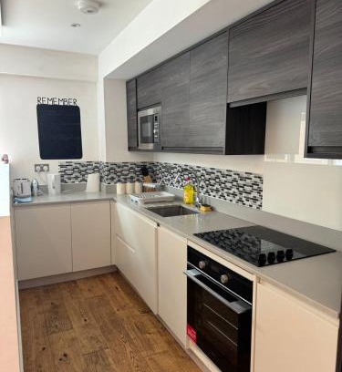 Bracknell Apartment | Comfort - Away - From - Home
