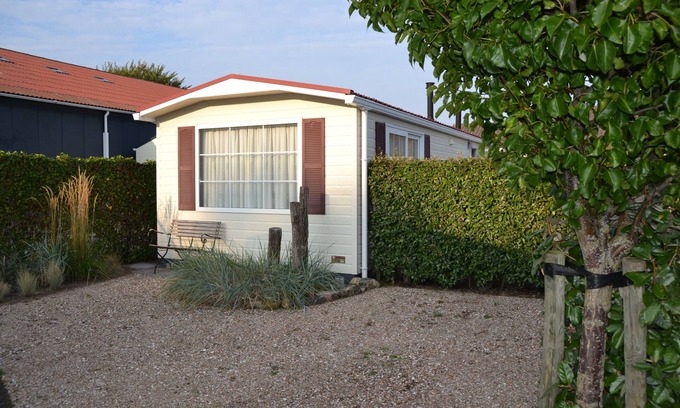 Groot Valkenisse Ski Chalet | Comfort chalet located directly on the beach in sunny Zeeland