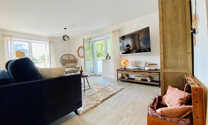 Sellin Apartment | Comfort close to the beach: "Weltenbummler" for max. 6 pers. WLAN, pets allowed.