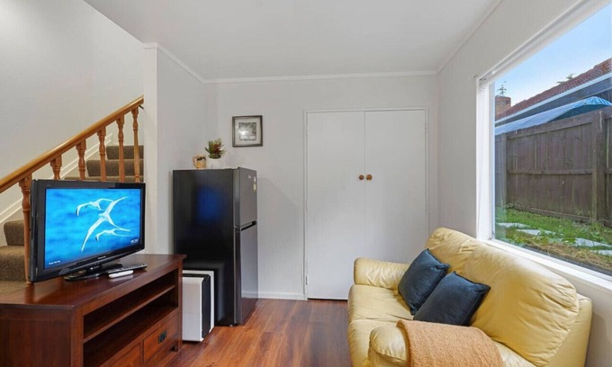 Auckland House | Comfort Cove 1BR with Parking, WI-FI and Netflix