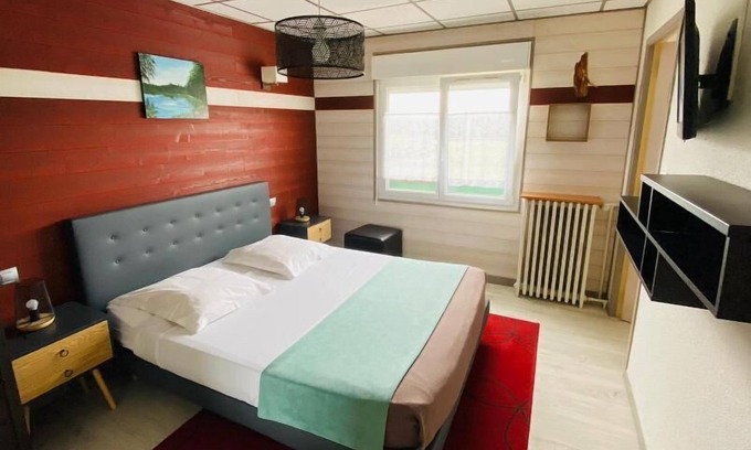 Girmont-Val-d'Ajol Apartment | Comfort double room with shower