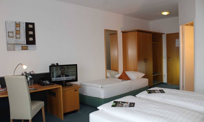 Linderbach House | Comfort double room with extra bed - H + Hotel Erfurt