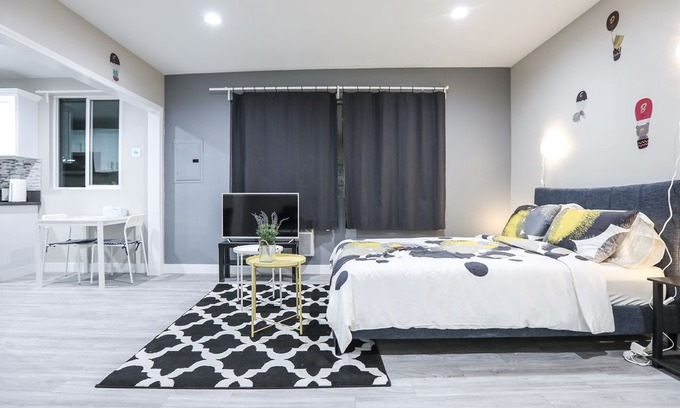 Koreatown Apartment | Comfort Gateway in Koreatown, DowntownLA w/parking
