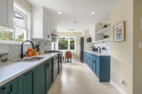 Dunbar House | Comfort House in Kerrisdale, Private and Shared Rooms