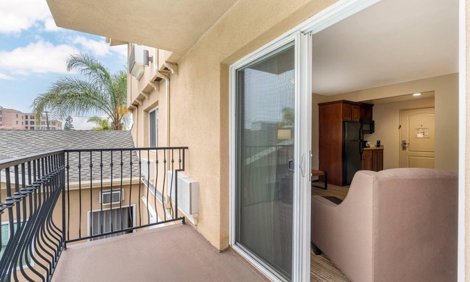 Hawthorne Hotel | Comfort Inn Cockatoo near LAX Airport