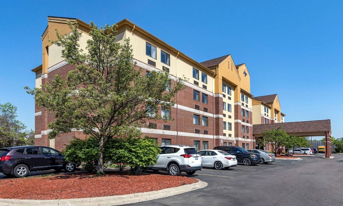 Warren Hotel | Comfort Inn Detroit/Warren Sterling Heights