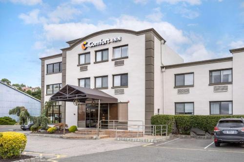 Edgewater Hotel | Comfort Inn Edgewater on Hudson River