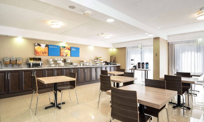 North Bay Hotel | Comfort Inn Lakeshore