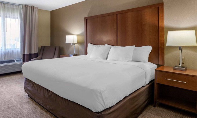 Quad Cities Hotel | Comfort Inn Moline - Quad Cities