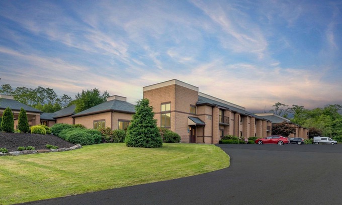 Lake Ariel Hotel | Comfort Inn Pocono Lakes Region