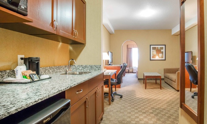 Airdrie Hotel | Comfort Inn & Suites